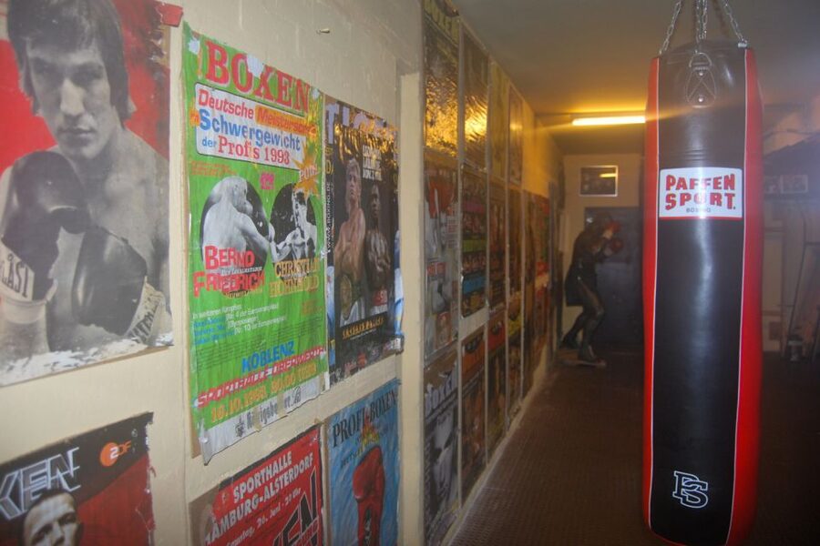 St. Pauli: Daytime Tour - Davidwache police station: why this building matters