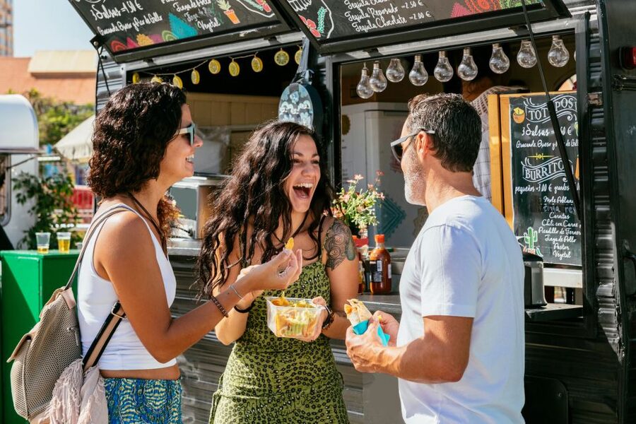 St. Pauli: Guided Food Tour with 5 Tastings - The 3-hour structure: from meeting point to Reeperbahn