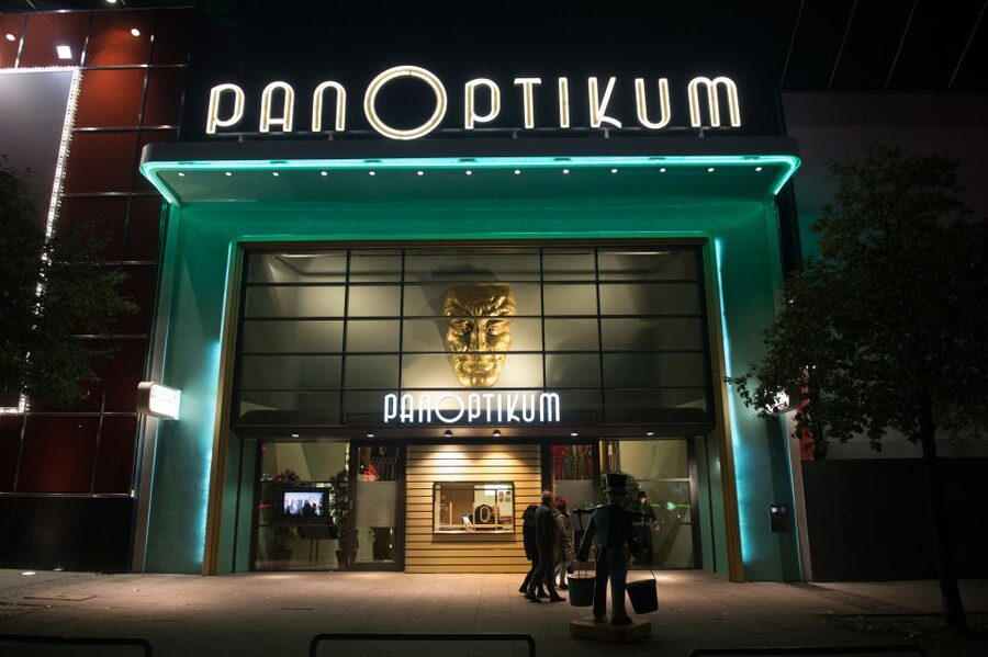 St. Pauli Nightlife Tour with Drag Queen in German - Who should book this tour, and who might skip it