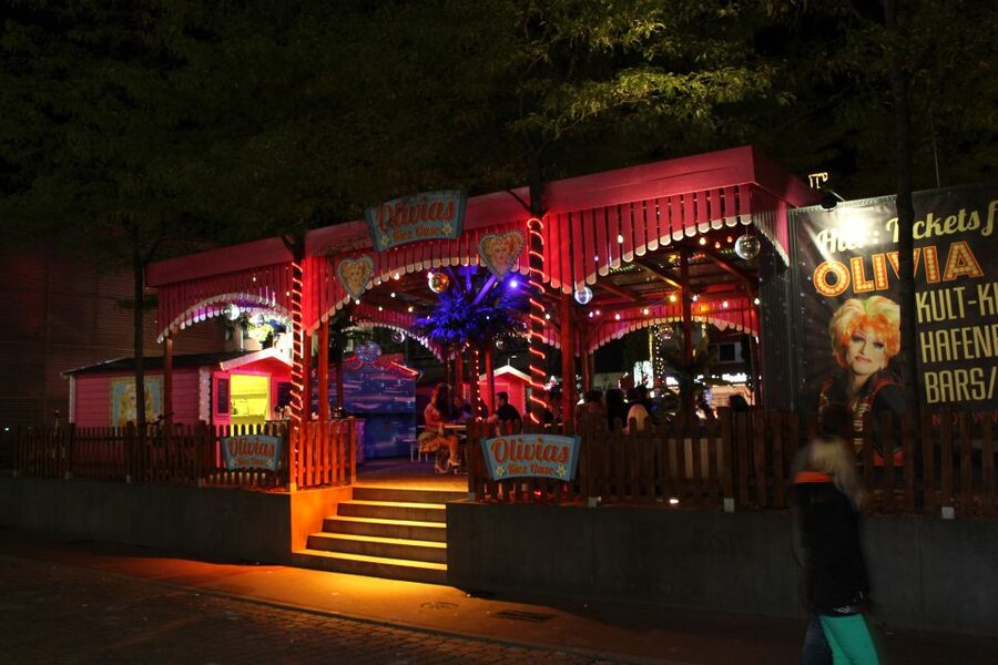 St. Pauli Nightlife Tour with Drag Queen in German - Drag queen history in the street: funny, but not superficial