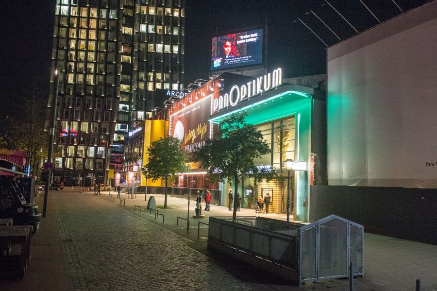 St. Pauli Nightlife Tour with Drag Queen in German - Shots, humor, and the guide’s tone: what to expect from the personality