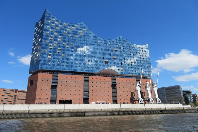 The Local Tour of Hamburg Historic Centre - Meeting at Rathausmarkt, and how the tour actually starts smoothly
