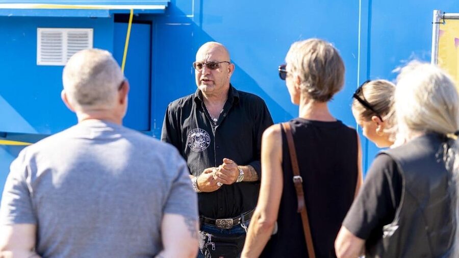 Uncle Jan's Neighborhood Tours - Who should book this tour, and who should skip it